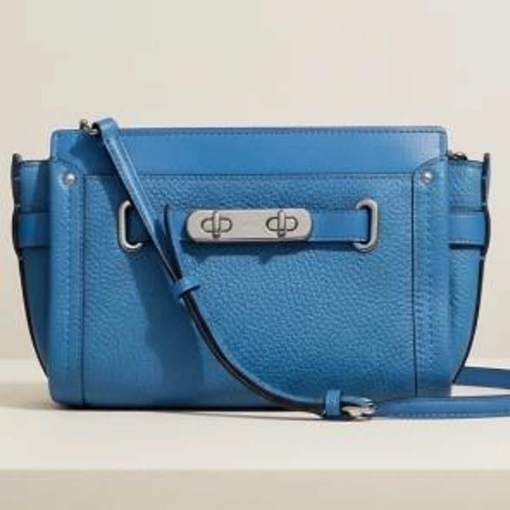 COACH PEBBLED BLUE LEATHER SWAGGER 21 WRISTLET CROSSBODY #53032